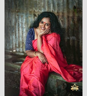 Bigg Boss Frame Manju Pathrose in saree hot photos...